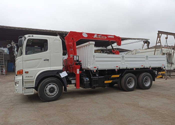 Camión con grúa telescópica UNIC UR-V554K-TH