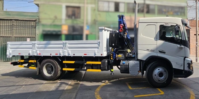 Gra articulada montada en camin