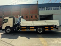 Gra articulada montada en camin