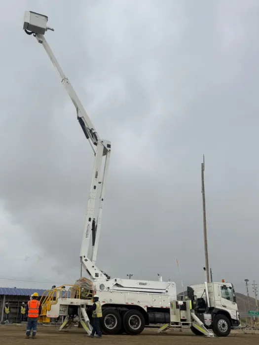 Gr�a con canastilla Versalift