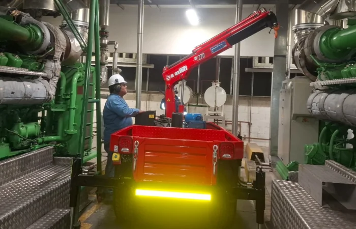 Gr�a electrohidr�ulica Maxilift sobre trailer