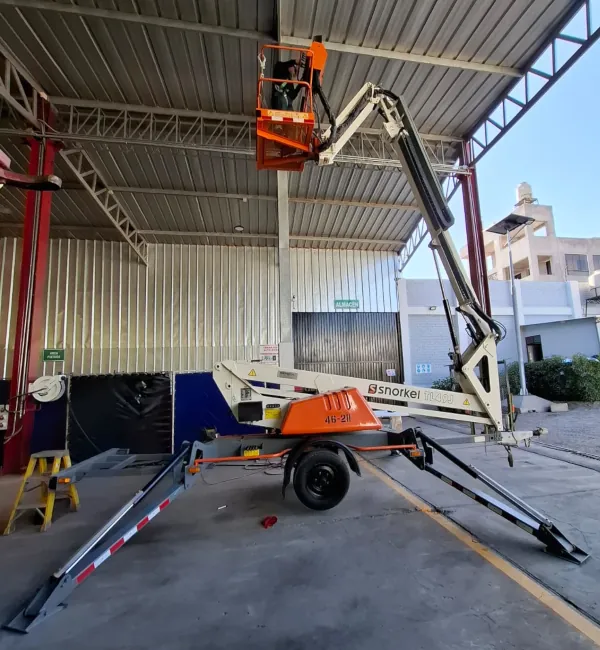 Elevador articulado de personal Snorkel TL49J