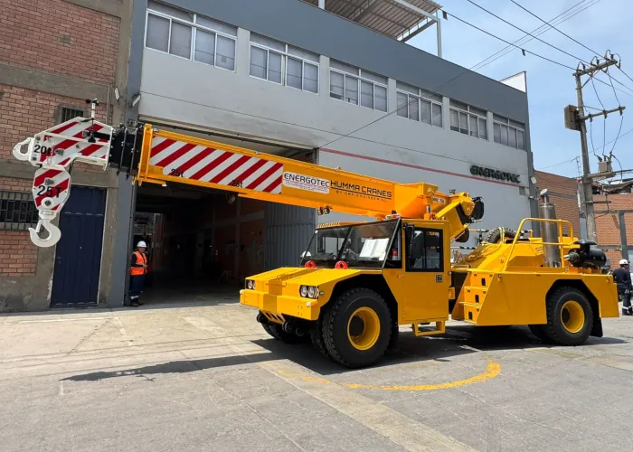 Gr�a autopropulsada UV25 pick & carry Humma